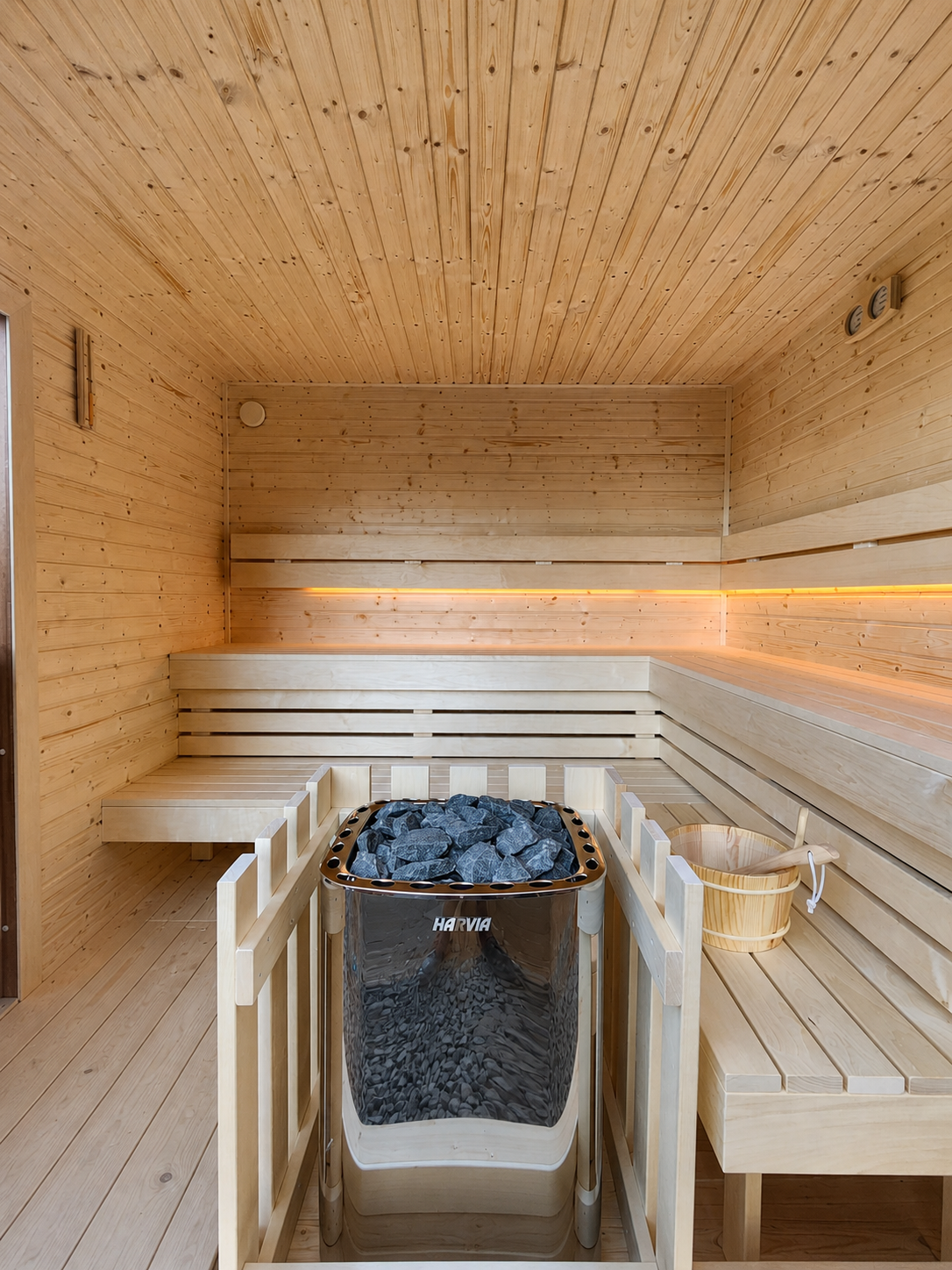 Svetlá sauna Norsewood s pecou Harvia
